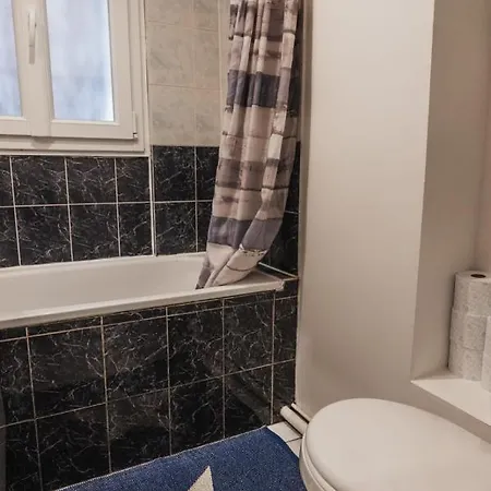 Superb Apt Porte De Clichy Париж