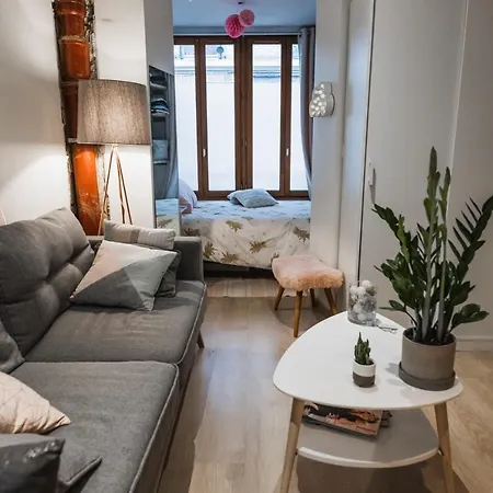 Superb Apt Porte De Clichy Lejlighed